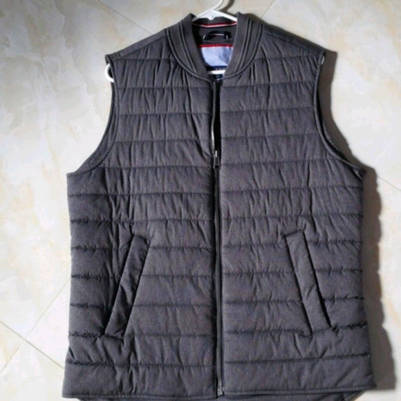 Tommy Hilfiger - Picture 3 of 4